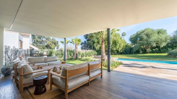 Villa KOA de Lago Architects: New build villa for sale in Sotogrande Costa
