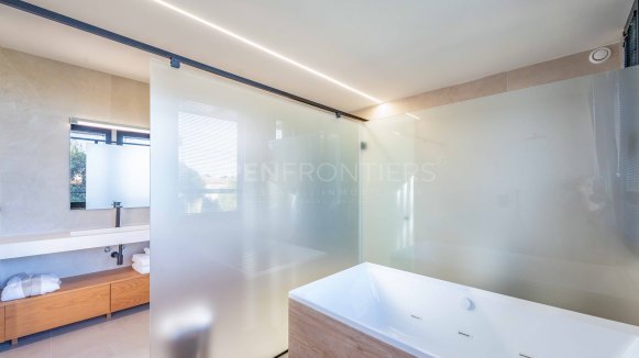 Villa KOA de Lago Architects: New build villa for sale in Sotogrande Costa