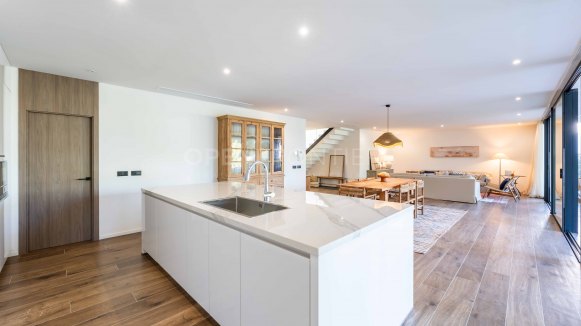 Villa KOA de Lago Architects: New build villa for sale in Sotogrande Costa