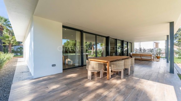 Villa KOA de Lago Architects: New build villa for sale in Sotogrande Costa