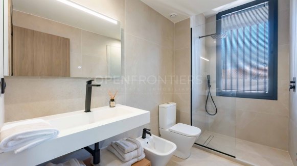 Villa KOA de Lago Architects: New build villa for sale in Sotogrande Costa