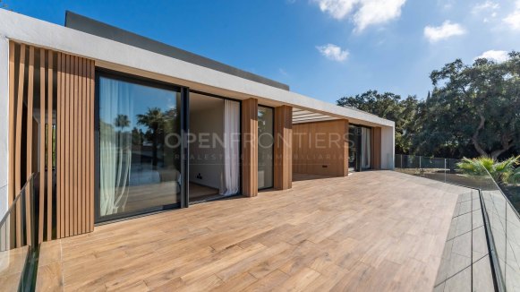 Villa KOA de Lago Architects: New build villa for sale in Sotogrande Costa