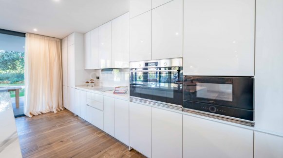 Villa KOA de Lago Architects: New build villa for sale in Sotogrande Costa