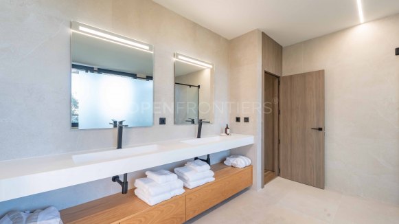 Villa KOA de Lago Architects: New build villa for sale in Sotogrande Costa