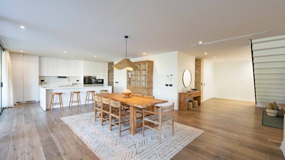 Villa KOA de Lago Architects: New build villa for sale in Sotogrande Costa