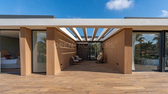 Villa KOA de Lago Architects: New build villa for sale in Sotogrande Costa