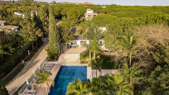 Villa Anja. Exceptional villa with large garden in prestigious address