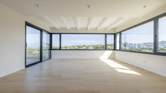 Nieuwbouwvilla met spectaculair uitzicht op zee en golf in Sotogrande Alto