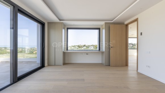 Nieuwbouwvilla met spectaculair uitzicht op zee en golf in Sotogrande Alto