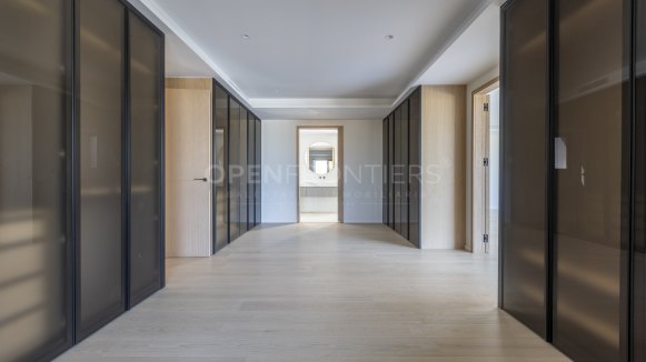 Nieuwbouwvilla met spectaculair uitzicht op zee en golf in Sotogrande Alto