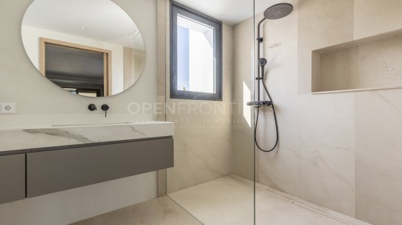 Nieuwbouwvilla met spectaculair uitzicht op zee en golf in Sotogrande Alto