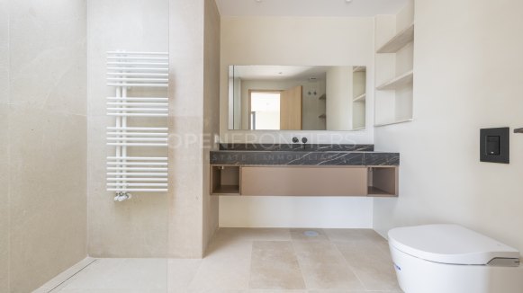 Nieuwbouwvilla met spectaculair uitzicht op zee en golf in Sotogrande Alto