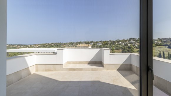 Nieuwbouwvilla met spectaculair uitzicht op zee en golf in Sotogrande Alto
