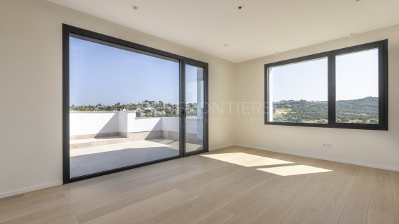 Nieuwbouwvilla met spectaculair uitzicht op zee en golf in Sotogrande Alto