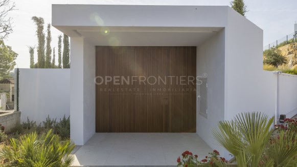 Nieuwbouwvilla met spectaculair uitzicht op zee en golf in Sotogrande Alto