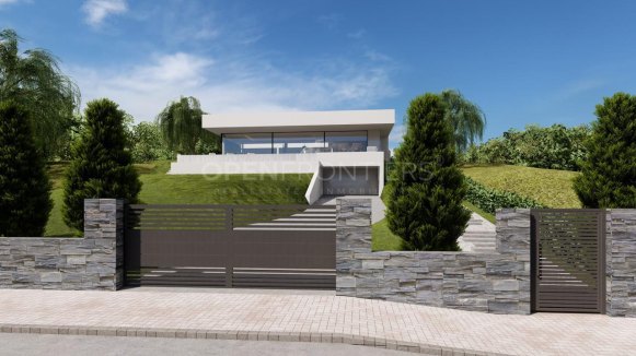 Modern villa in Sotogrande with completed structure and premium design