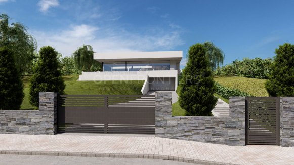 Modern villa in Sotogrande with completed structure and premium design