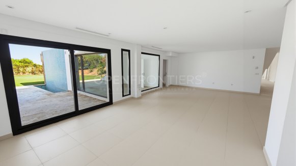 Villa Magnolia: Luxury Villa for Sale in La Reserva, Sotogrande