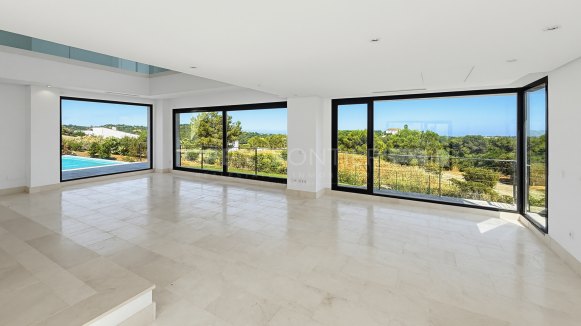 Villa Magnolia: Luxury Villa for Sale in La Reserva, Sotogrande
