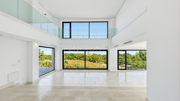 Villa Magnolia: Luxury Villa for Sale in La Reserva, Sotogrande