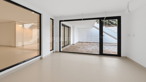 Villa Magnolia: Luxury Villa for Sale in La Reserva, Sotogrande