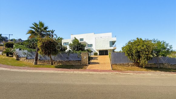 Villa Magnolia: Luxury Villa for Sale in La Reserva, Sotogrande