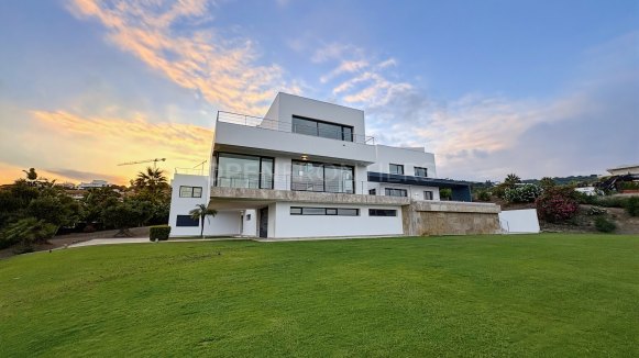 Villa Magnolia: Luxury Villa for Sale in La Reserva, Sotogrande