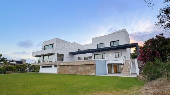 Villa Magnolia: Luxury Villa for Sale in La Reserva, Sotogrande