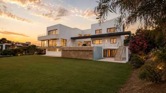 Villa Magnolia: Luxury Villa for Sale in La Reserva, Sotogrande
