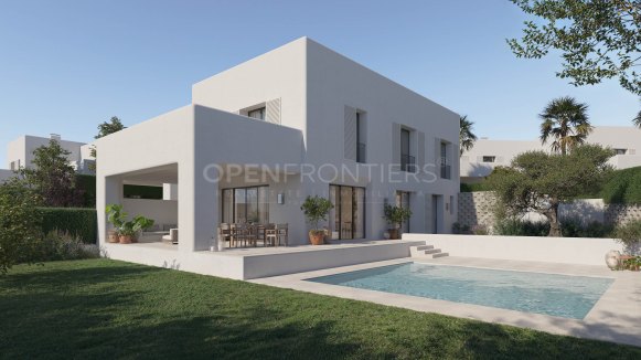 Courtyard Semi-Detached Home in La Reserva, Sotogrande – Las Villas de los Álamos