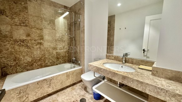 LACASITOS Sotogrande – Renovated First Line Beach Home in Kings & Queens