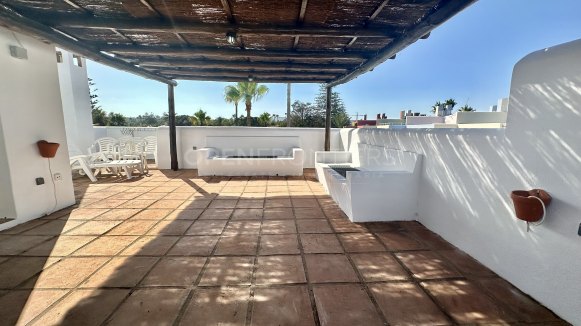 LACASITOS Sotogrande – Renovated First Line Beach Home in Kings & Queens