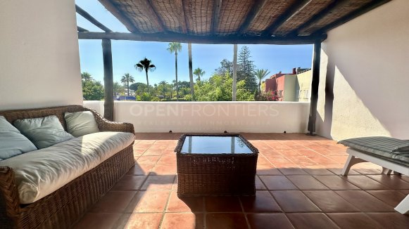LACASITOS Sotogrande – Renovated First Line Beach Home in Kings & Queens