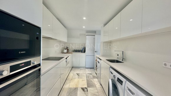 LACASITOS Sotogrande – Renovated First Line Beach Home in Kings & Queens