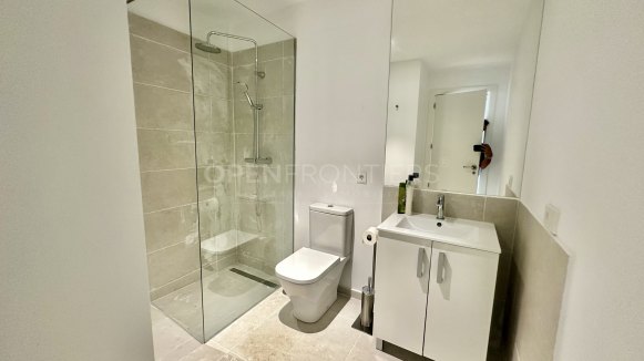 LACASITOS Sotogrande – Renovated First Line Beach Home in Kings & Queens