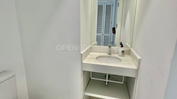 LACASITOS Sotogrande – Renovated First Line Beach Home in Kings & Queens