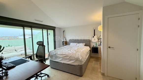 Modern Marina-Front Duplex Penthouse with Panoramic Views in Isla Tortuga, Sotogrande Port