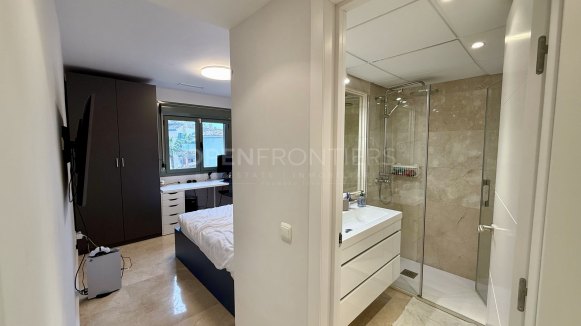 Modern Marina-Front Duplex Penthouse with Panoramic Views in Isla Tortuga, Sotogrande Port
