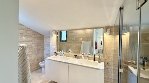 Modern Marina-Front Duplex Penthouse with Panoramic Views in Isla Tortuga, Sotogrande Port