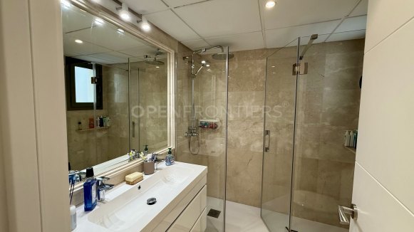 Modern Marina-Front Duplex Penthouse with Panoramic Views in Isla Tortuga, Sotogrande Port
