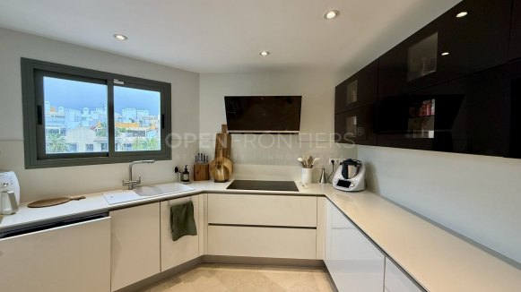 Modern Marina-Front Duplex Penthouse with Panoramic Views in Isla Tortuga, Sotogrande Port