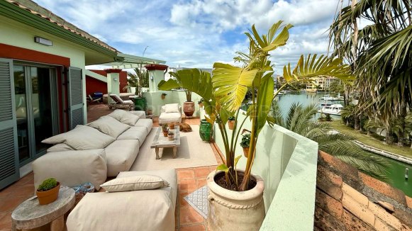 Modern Marina-Front Duplex Penthouse with Panoramic Views in Isla Tortuga, Sotogrande Port