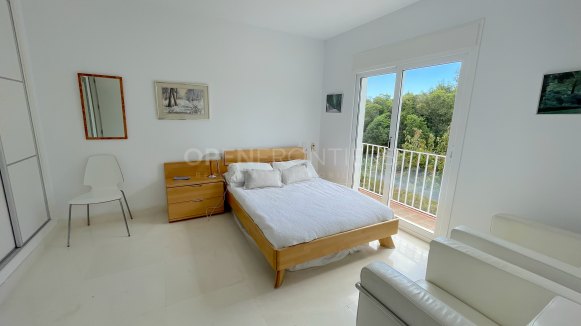 Villa de golf en première ligne à vendre à Sotogrande – Vue sur Valderrama