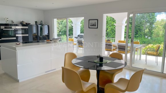 Villa de golf en première ligne à vendre à Sotogrande – Vue sur Valderrama