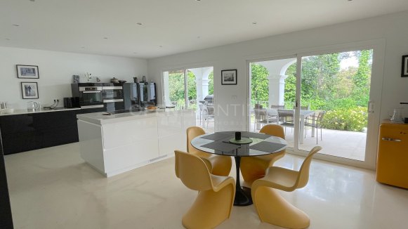 Villa de golf en première ligne à vendre à Sotogrande – Vue sur Valderrama
