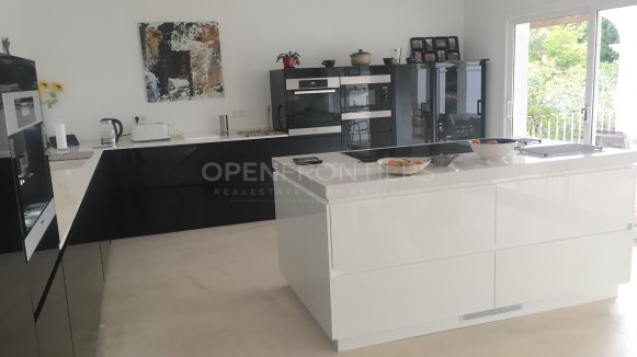 Villa de golf en première ligne à vendre à Sotogrande – Vue sur Valderrama