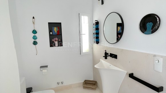 Villa de golf en première ligne à vendre à Sotogrande – Vue sur Valderrama