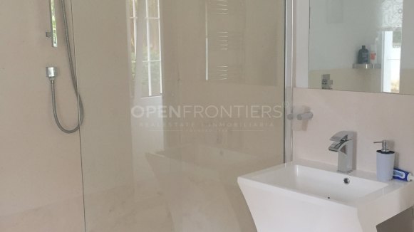 Villa de golf en première ligne à vendre à Sotogrande – Vue sur Valderrama