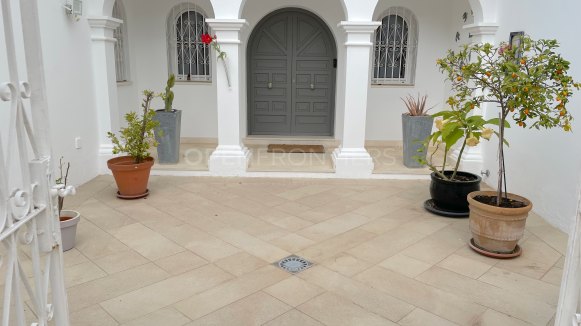 Villa de golf en première ligne à vendre à Sotogrande – Vue sur Valderrama