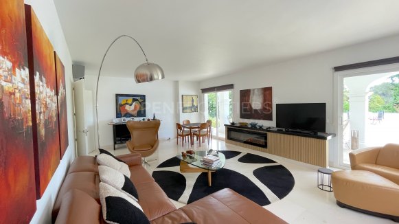 Villa de golf en première ligne à vendre à Sotogrande – Vue sur Valderrama